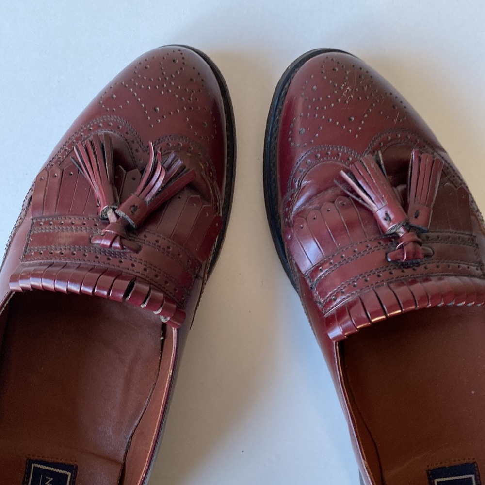 One pair of brown Bostonian Classic Dress Shoes with tassel - Picture 2 of 11